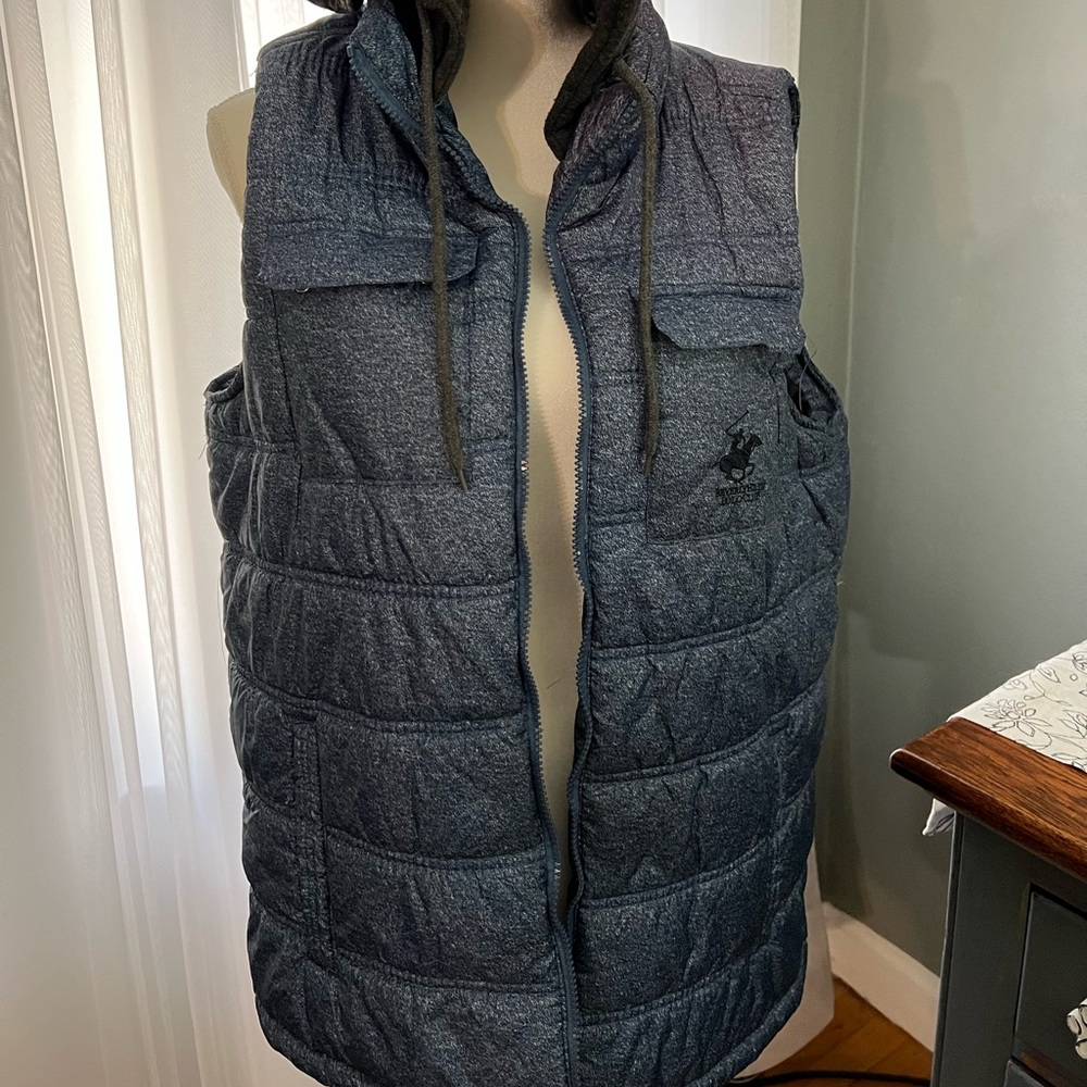 Hooded vest. Mens medium. Excellent condition.